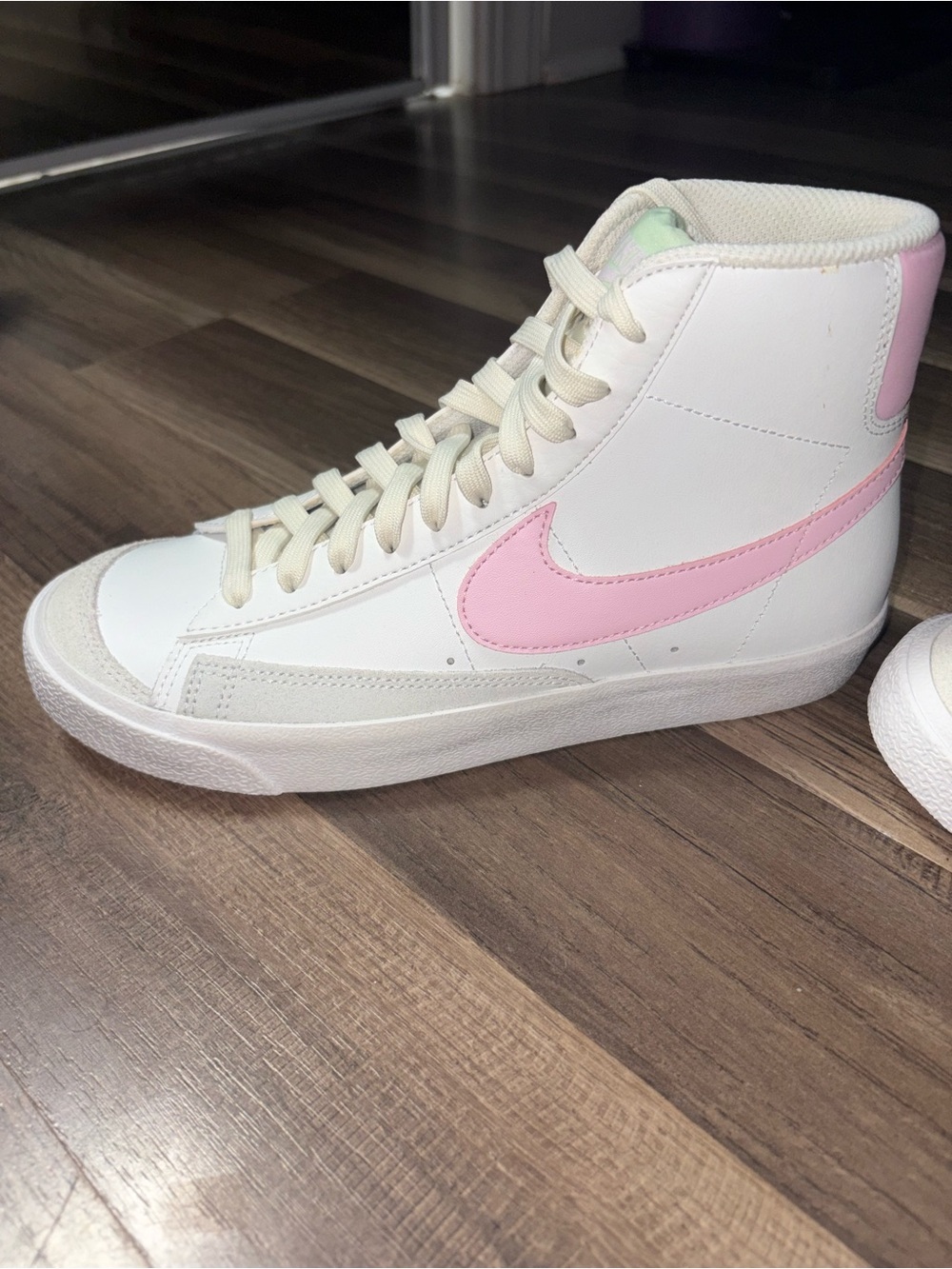 Nike High-Top Sneakers in White with Pink Swoosh - Picture 4 of 6